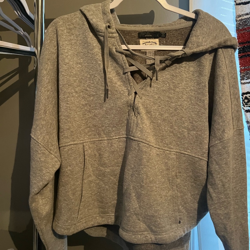 Cropped gray hoodie
